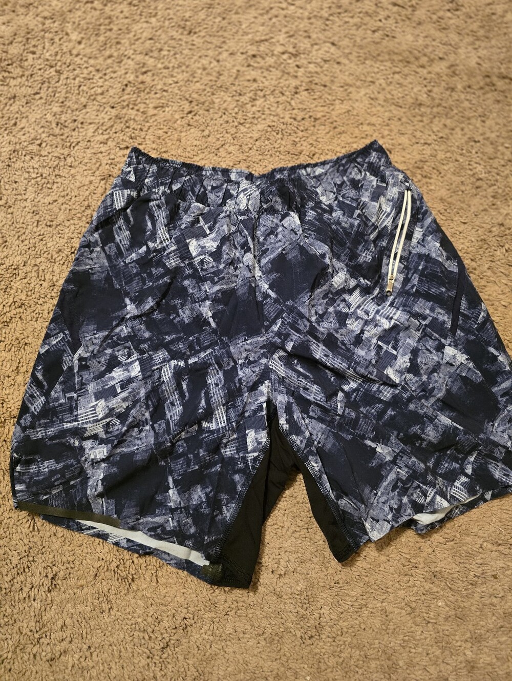 Lululemon Men's Surge 7" Shorts Size Small S City Sights Blue Cityscape Lined